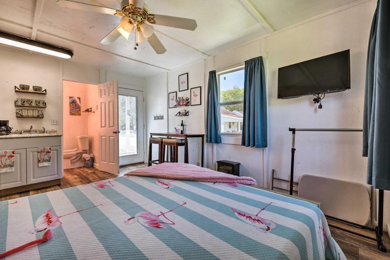 Flirty Flamingo Studio 1 Mi To Canyon Lake Extérieur photo